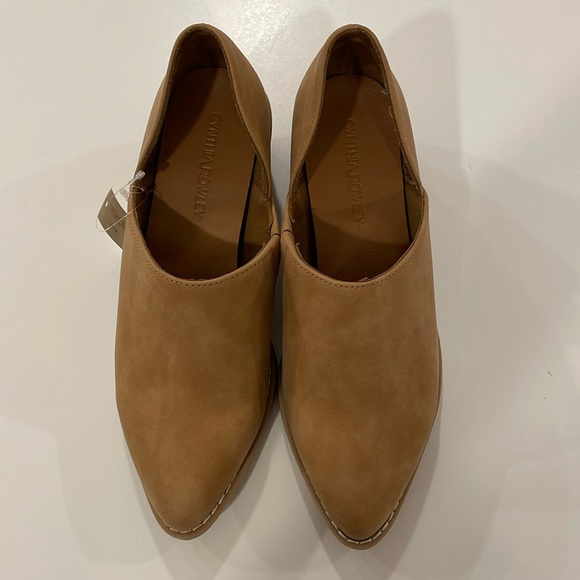 Cynthia Rowley Slip-on Suede Feel camel Shoe Boots/ SHOE BOOTIES IN SIZE 8.5 - Picture 1 of 6